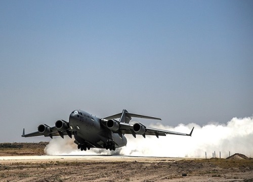 Mỹ biến "ngựa thồ" C-17 thành cường kích hạng nặng hàng đầu