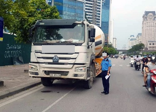 Tài xế xe bồn cầm dao xuống đường "dằn mặt" đối phương sau va chạm giao thông