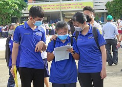 Thí sinh "thót tim" với điểm chuẩn đại học trong khi lọc ảo