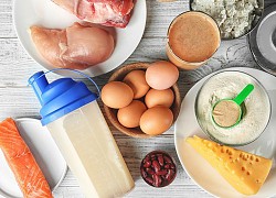 Vì sao bột protein có thể khiến bạn tăng cân?