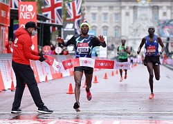 "Vua marathon" Eluid Kipchoge chấm dứt sự thống trị ở giải chạy tại Anh