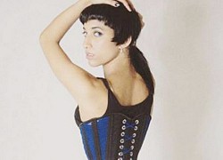 Cô gái có vòng eo 46 cm sau 7 năm mặc corset