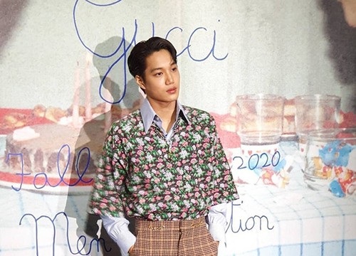 Dáng đẹp thần thái như Kai (EXO) cũng không cân nổi mẫu váy hoa lòe loẹt của Gucci