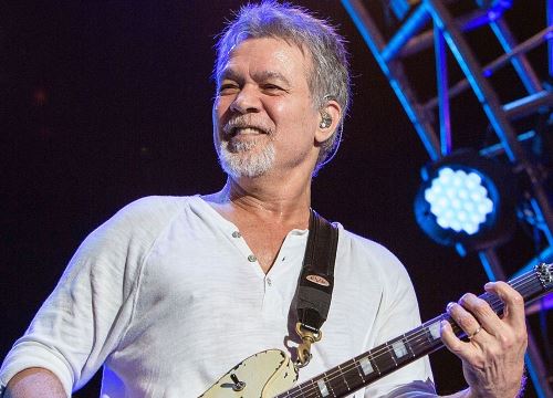 Eddie Van Halen qua đời vì ung thư vòm họng