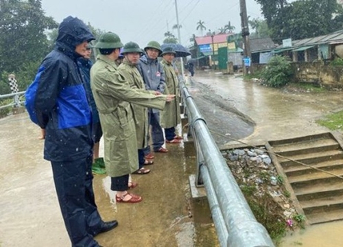 Hà Tĩnh: Mưa lớn nhiều xã bị cô lập cục bộ, huyện Hương Khê cho học sinh nghỉ học