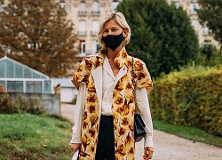 Khẩu trang đen được chuộng ở Paris Fashion Week