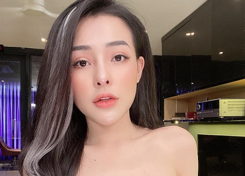 Ngân 98 livestream nhưng lại gây phản cảm khi "thả rông" vòng 1 nặng trĩu trong lớp áo mỏng manh