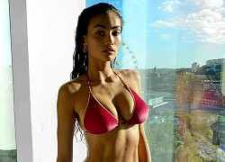 Người mẫu nội y Kelly Gale tung clip mặc bikini bơi lội giữa hồ nước lạnh giá