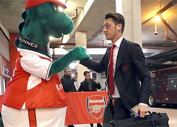 Ozil nhận trả lương cho mascot vừa mất việc