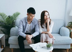 Không đồng tình với yêu cầu ép buộc của cả nhà vợ, tôi bỏ về nhưng vừa dắt xe ra cổng, bố vợ đã ném bình trà theo sau