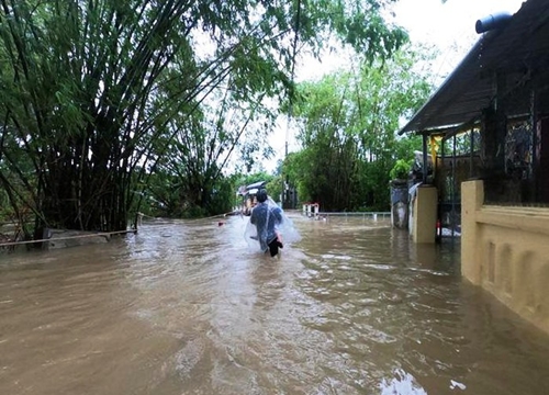 Thừa Thiên Huế: Mưa lớn, thủy điện xả lũ, nhiều tuyến đường sạt lở