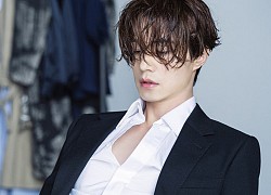 Cầm quạt phe phẩy, Lee Dong Wook bị fan Trung nhầm thành bà dì ở Bạn Trai Tôi Là Hồ Ly dù điểm chấm cao ngất