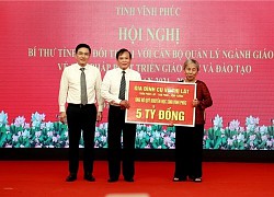 Cụ bà 80 tuổi trao tặng cho quỹ khuyến học Vĩnh Phúc 5 tỷ đồng