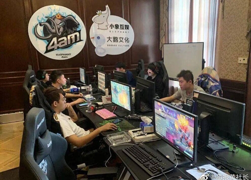 Dota 2: CEO của Secret công khai chỉ trích 4AM, Maybe tổ chức lễ cưới sau 7 năm hẹn hò