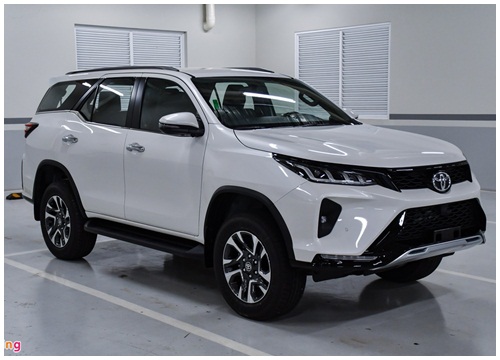 Giá khoảng 1,2 tỷ đồng, Toyota Fortuner 2.4 Legender mới về đại lý có gì đặc biệt?