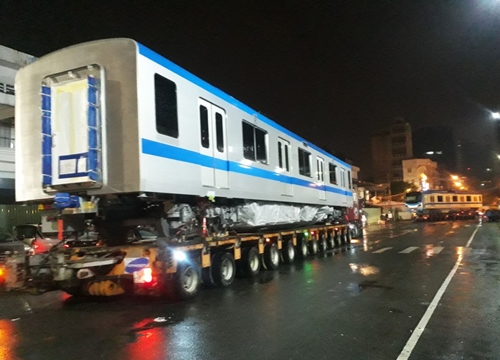 Hành trình di chuyển của toa tàu metro trong đêm