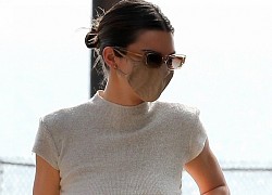 Kendall Jenner mặc đồ "kiệm vải" lái xe Cadillac cổ điển ra phố