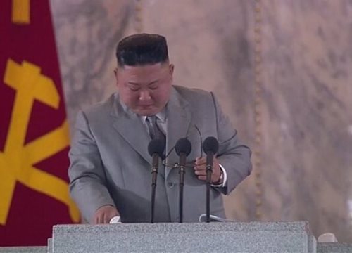 Kim Jong-un khóc khi phát biểu