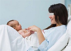 Mẹ bầu nửa đêm bế con nhỏ vào viện vượt cạn một mình