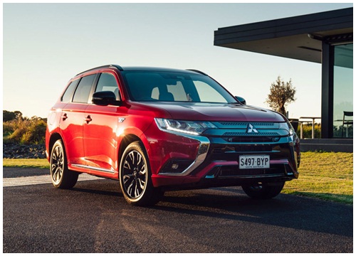 Mitsubishi Outlander PHEV 2021 chốt giá gần 800 triệu đồng