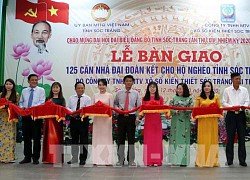 Bàn giao 125 căn nhà đại đoàn kết cho hộ khó khăn về nhà ở