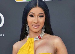 Cardi B đăng nhầm ảnh ngực trần lên mạng