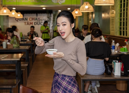 Chị em Angela Phương Trinh mở quán chay thứ ba