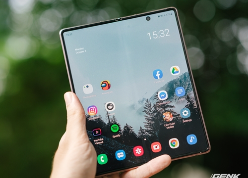 Trải nghiệm Samsung Galaxy Z Fold2: Người giàu không chơi game?