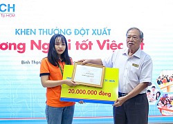 Đại học trao học bổng đến nữ sinh trả lại 200 triệu đồng nhặt được