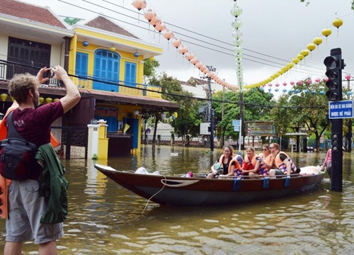 Độc đáo du lịch "xuồng trong phố" ở Hội An