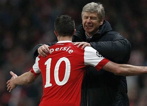 HLV Wenger tiết lộ sốc về Robin van Persie