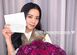 Jisoo (BLACKPINK) vốn giấu nhược điểm rất khéo mà lần này lại chọn trang phục sai quá sai