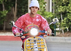 Justin Bieber hào hứng lái xe máy ra phố