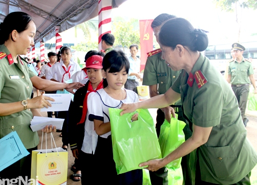 Khơi dậy sức dân tham gia phòng, chống tội phạm