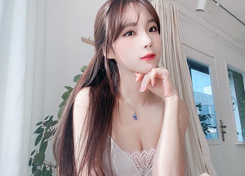 Kiếm bộn tiền nhờ làm streamer và người mẫu nội y, cô gái xinh đẹp vẫn quyết bỏ tất cả để theo đuổi giấc mơ y tá