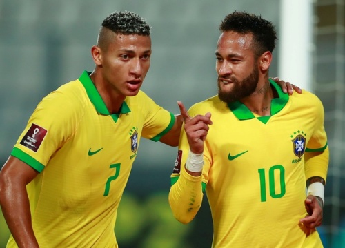 Neymar lập hat-trick đưa Brazil lên ngôi đầu