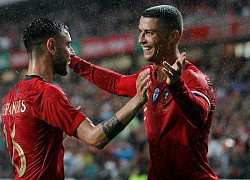 Ronaldo mắc Covid-19, MU choáng: Mất Fernandes 14 ngày, nín thở chờ Pogba