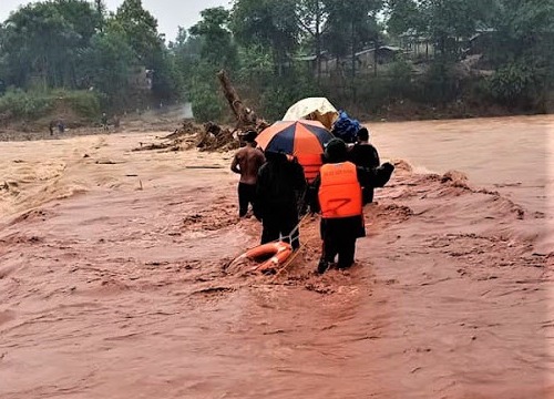 Số người chết do mưa lũ tăng lên 40; huy động hơn 9.600 người khắc phục hậu quả mưa lũ