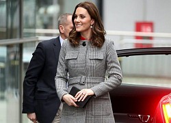 Soi những chiếc áo khoác 'sang, xịn, mịn' đến 'đứng tim' của Công nương Kate Middleton