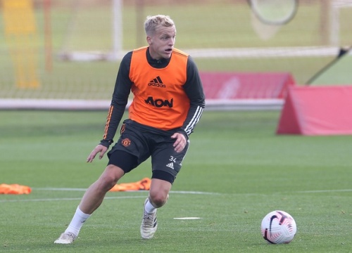 Van de Beek sẽ phải tăng cường cơ bắp