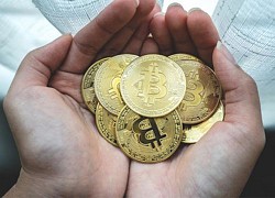 Giá Bitcoin hôm nay 18/10: Bitcoin 'ném đá dò đường' đi ngang chờ 'phép màu'