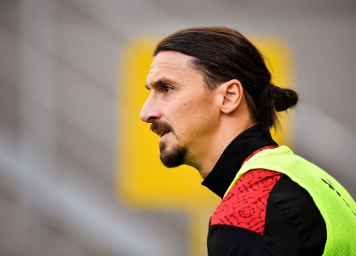 Ibrahimovic lập cú đúp vào lưới Inter