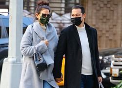 Katie Holmes để tóc rối, nắm tay tình tứ đi dạo phố cùng bạn trai kém tuổi