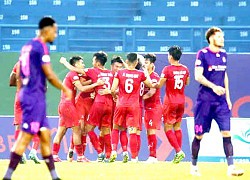 Khúc quanh V.League: Ngôi đầu đổi chủ