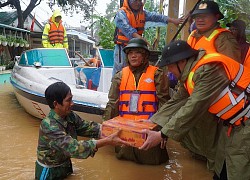 Miền Trung gồng mình trong mưa lũ