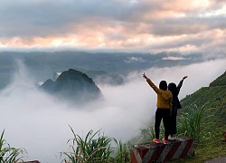 Ngắm dòng sông mây siêu thực trên hẻm Tu Sản