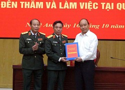 Thủ tướng Nguyễn Xuân Phúc thăm, làm việc với Bộ Tư lệnh Quân khu 4