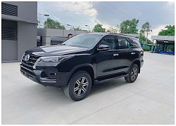 Toyota Fortuner 2021 phiên bản máy dầu AT, vẹn cả 'đôi đường'