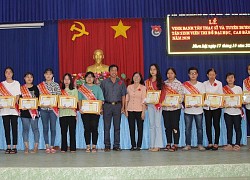 Vinh danh 2 thạc sĩ và tuyên dương 129 tân sinh viên thi đỗ đại học, cao đẳng, trung cấp