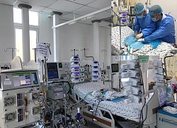 Vừa ECMO vừa lọc máu liên tục, cứu bé sơ sinh nguy kịch sau mổ tim bẩm sinh